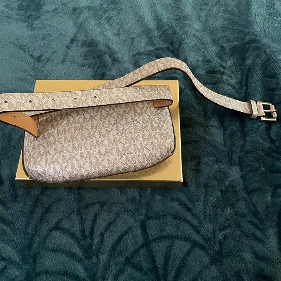 Silver Micheal Kors Belt Bag / Fanny Pack - Picture 2 of 4